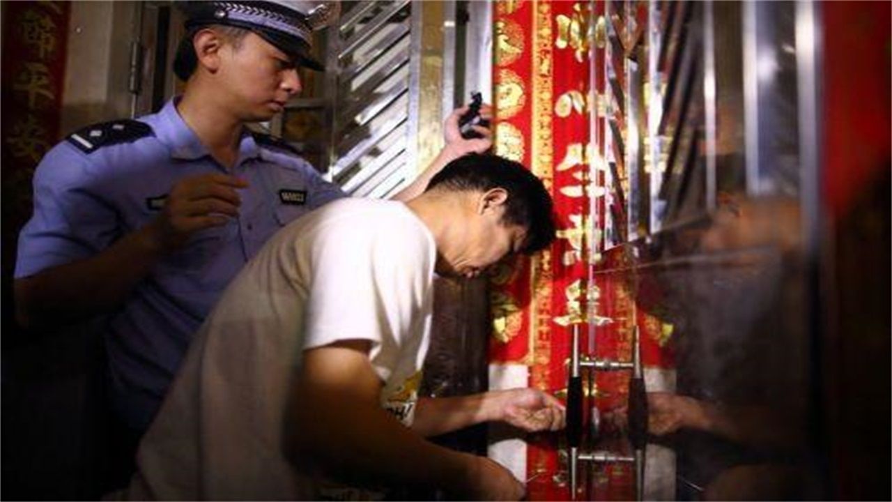 忻州请开锁师傅开了锁后，师傅为什么一般都不进门，就算主人请也不进去？